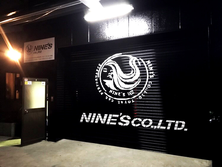 法人看板、シャッターへのカッティングシート施工