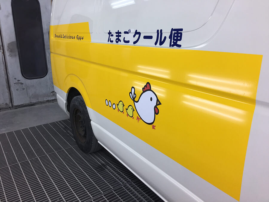車 ラッピング ハイエース - 【愛知県尾張旭市】配達用の社用車のハイエースに、カッティングシートを利用して、ラッピングの施工を担当をさせて頂きました。